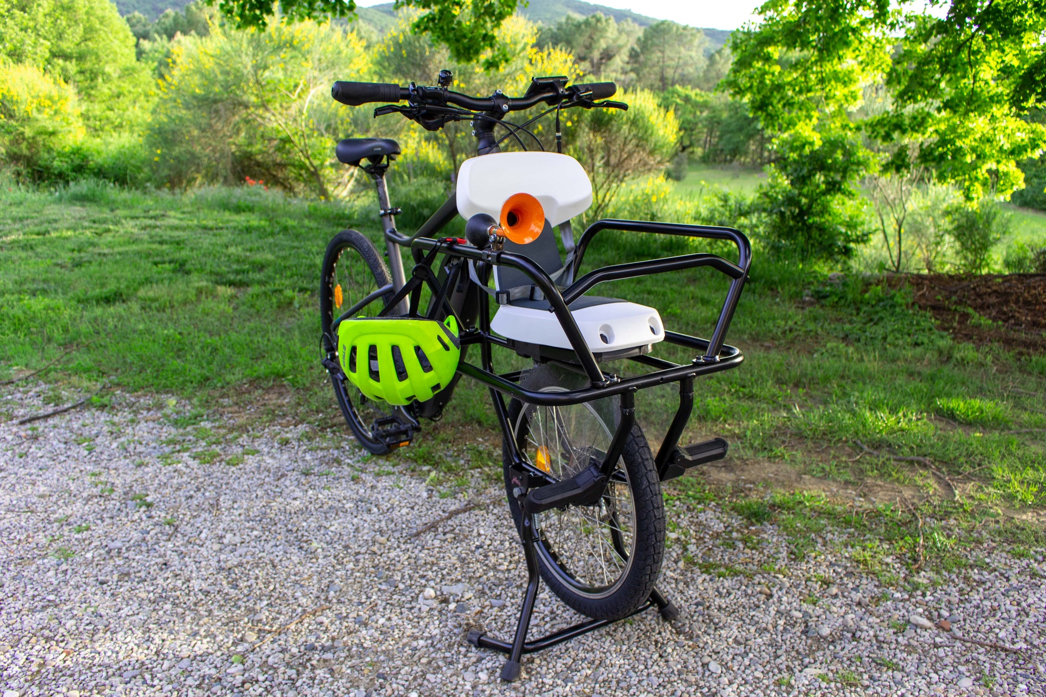 Fourche Cargo JoKer Mini avec siège enfant et casque de vélo